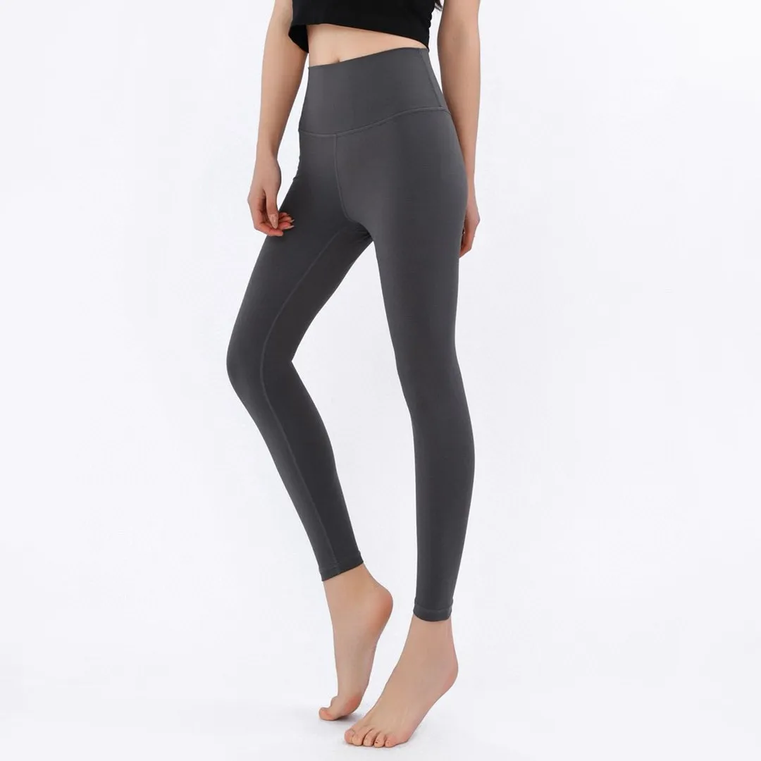 Model photo provided by Lululemon Lulu Yoga Pants Nude Seamless High-Waist Tight Fitness Quick-drying Women's Butt Lift Pants Design Concept~ Create a skin-friendly naked feeling, the special fabric is light and smooth, allowing you to focus on your practice. We have added a pocket design to this model to store small items! Fabric + Features The fabric is light and smooth, with four-sided stretch. Fabric ~ 25 spandex + 75 nylon (the same fabric as Lu Lu) is comfortable and stretchable and not easy to deform. Technology ~ Four needles and six threads are powerful (the same technology as Lu Lu). Technology ~ Italian elastic high silk thread (full elasticity, fit and slimming). High waist design, the waist is flat and fit, reducing tightness! Perfect for wrapping fat! Show your body shape better! Size S M L XL Color Purple Gray Black Bean Green Coffee Brown Rhino Gray